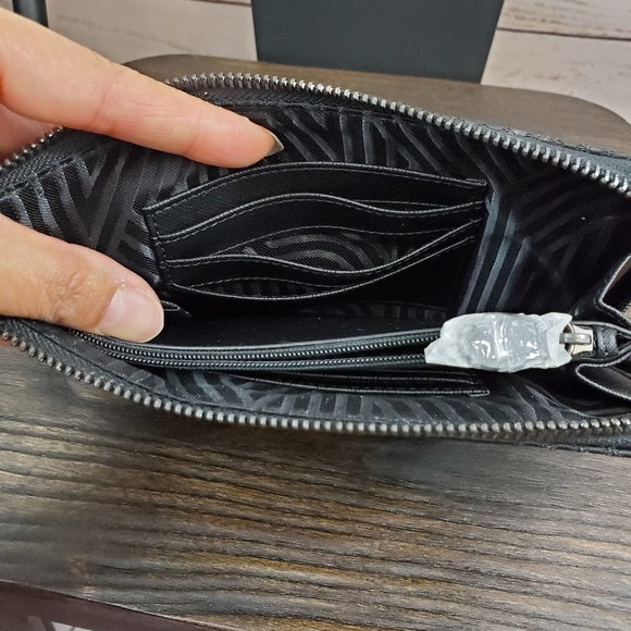 DKNY wristlet - Picture 3 of 7